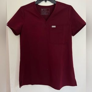 FIGS XS Casma Three-Pocket Scrub Top (Burgundy) with coffee cup patch
